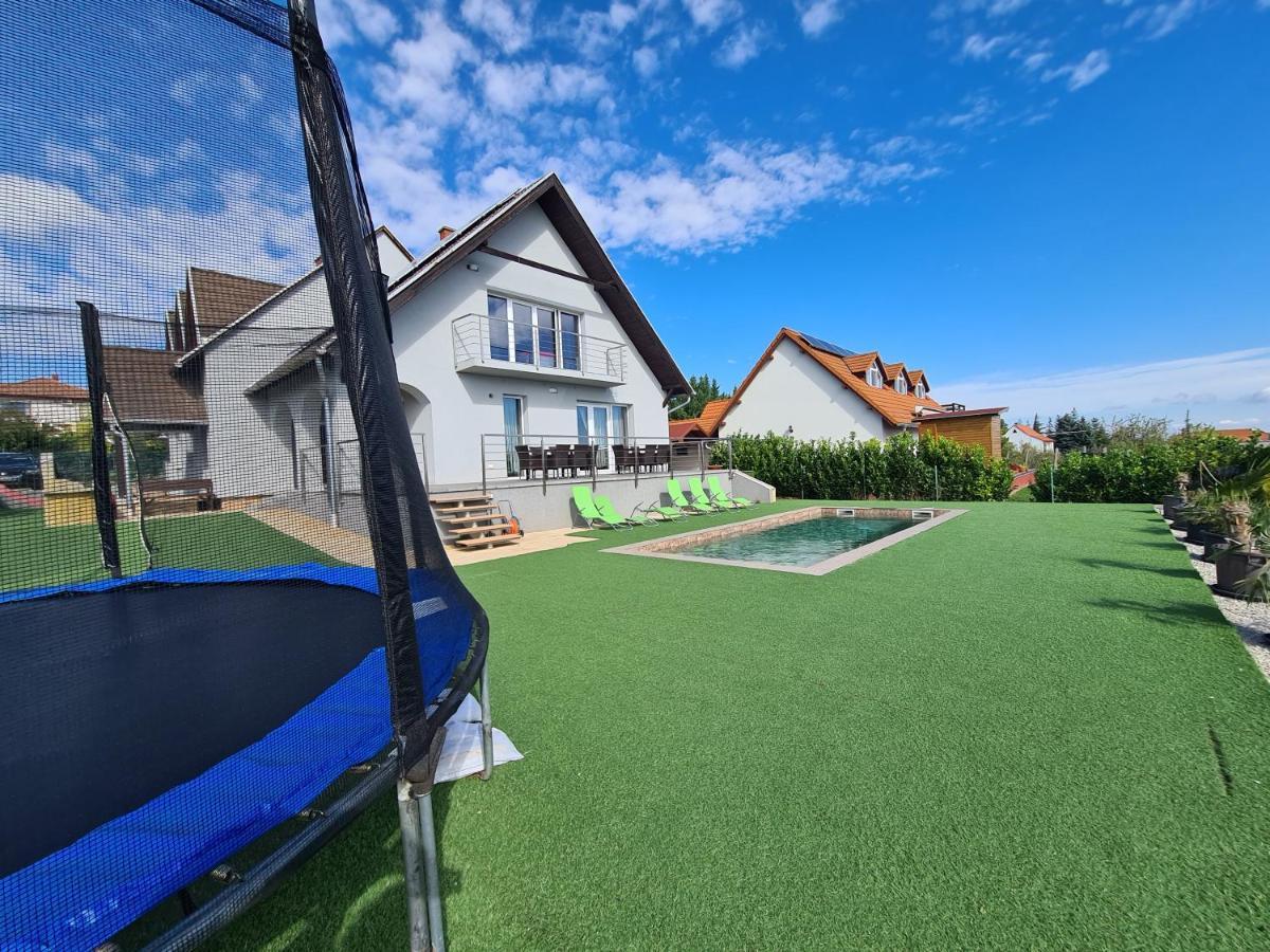 Balatonalmádi Aranyeso Apartmanhazak No.1 מראה חיצוני תמונה