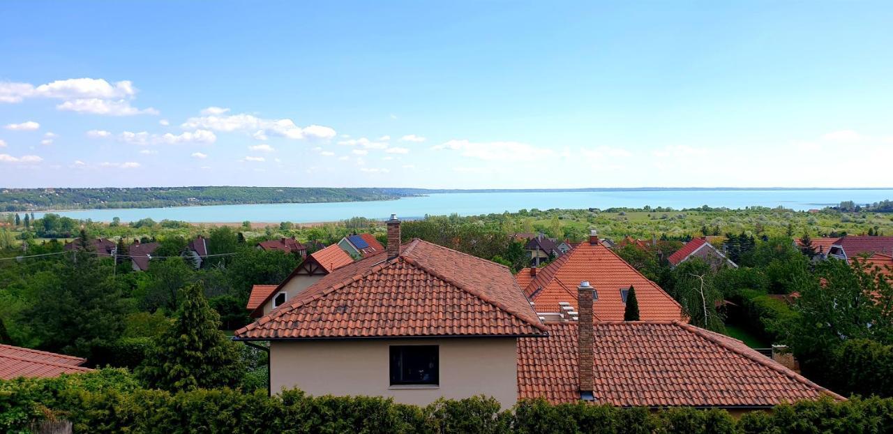 Balatonalmádi Aranyeso Apartmanhazak No.1 מראה חיצוני תמונה